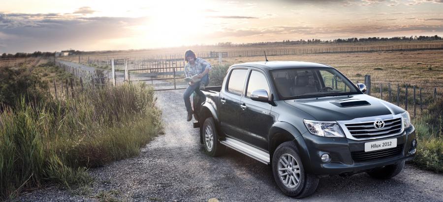  Toyota Hilux 2012 года  (фото 34 из 38)